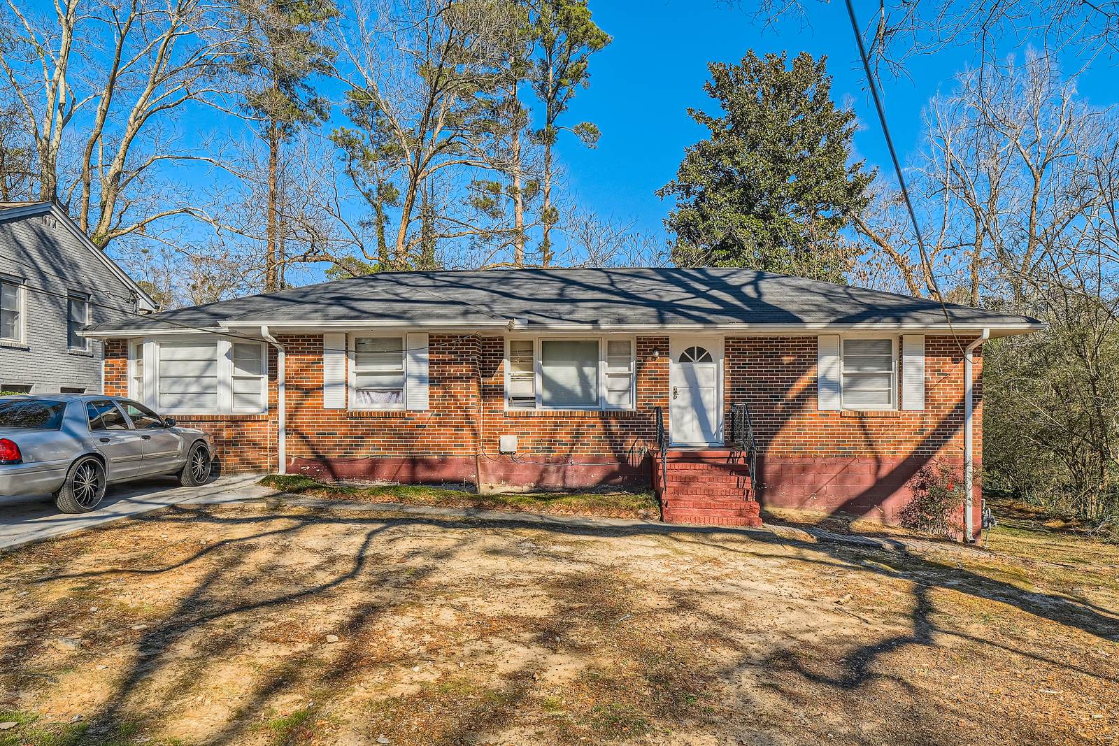 Brick ranch exterior of 1152 S Parkwood Dr, Forest Park