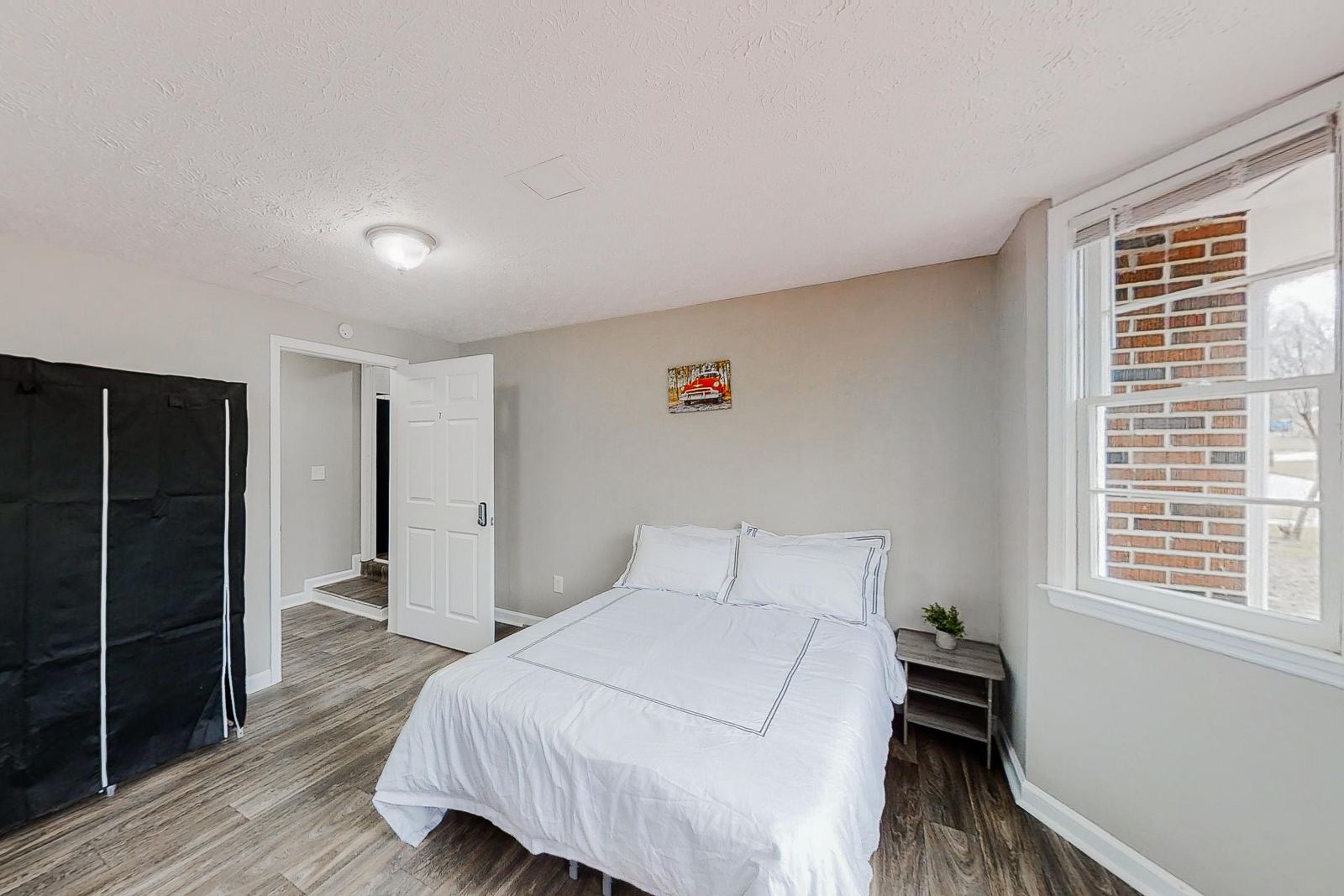 Corner bedroom with bay windows
